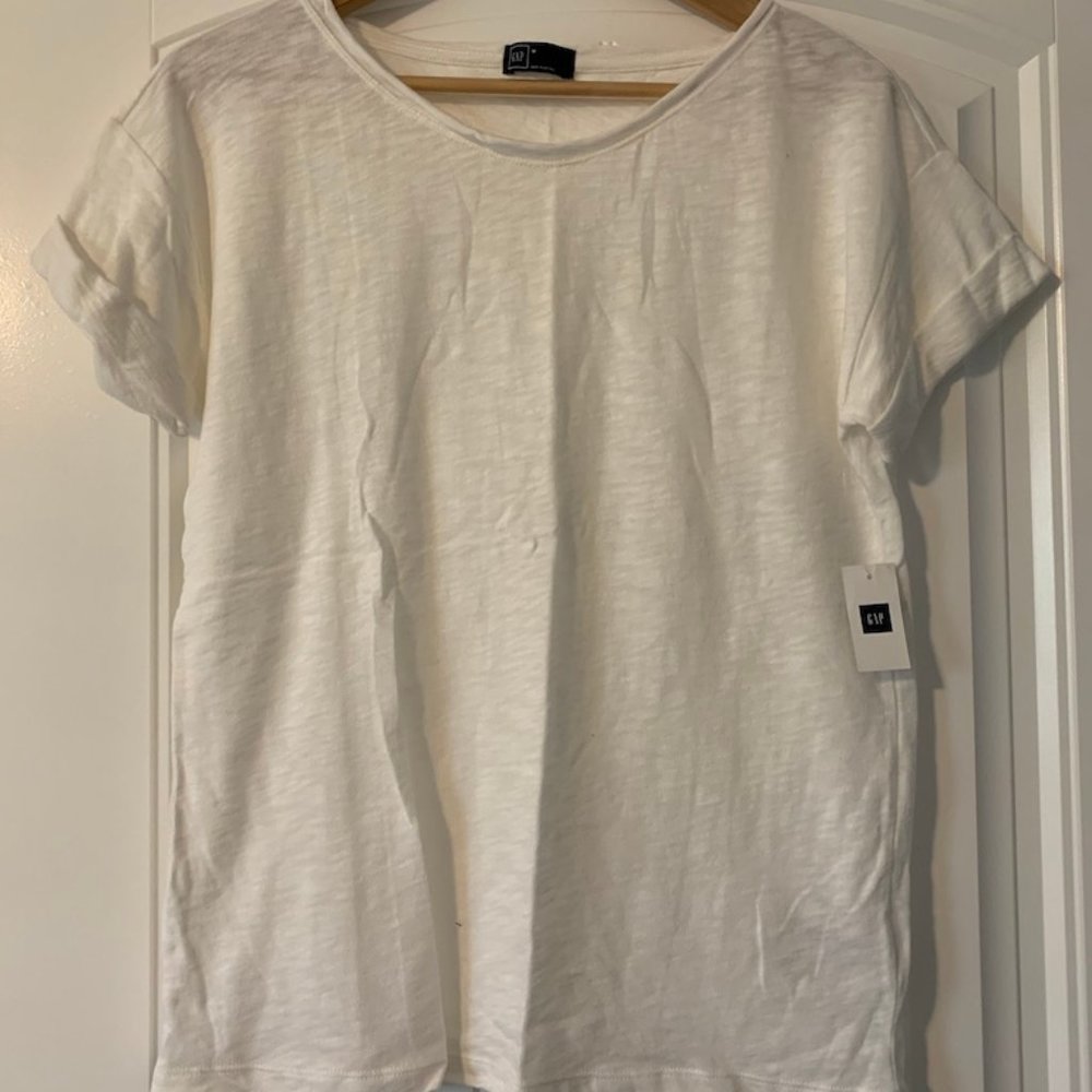 NWT GAP White T-Shirt